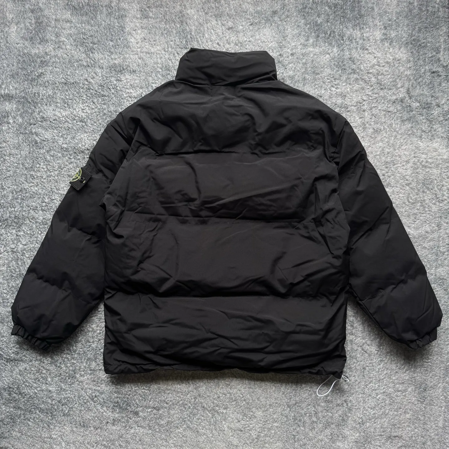 P280 Stone Island New nylon zipper outdoor functional stand-up collar cotton jacket Stone Island 23FW new product recommendation Classic nylon stand-up collar cotton jacket Short loose silhouette Suitable for various body types Specially treated nylon fabric Waterproof and anti-fouling Classic armband embellishment on the arms Customized buttons Complete with three-label hangtags Hand-stuffed down cotton inside Full and stylish Highly warm and OEM quality Factory OEM quality Exquisite workmanship Black and gray recommended Suitable for both men and women Color: Black Gray Size: M-2XL Length Bust Shoulder Width Sleeve Length M 74 128 60 60 L 76 132 62 61 XL 78 136 64 62 2XL 80 140 66 63